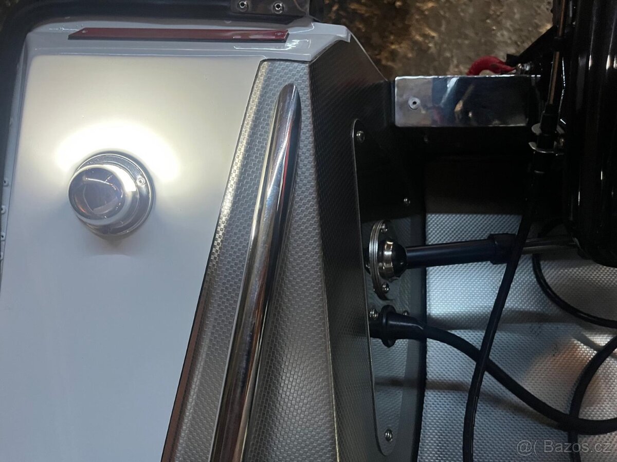 Motorový člun - 15