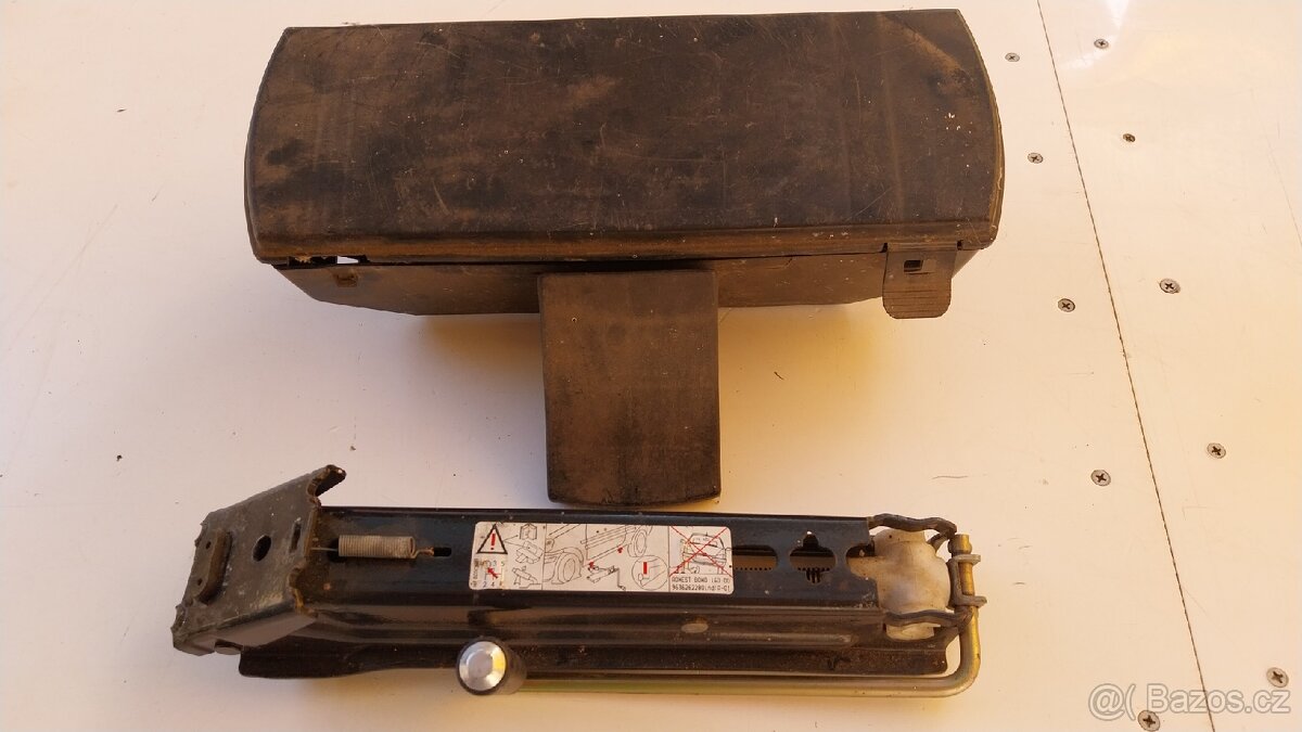 Náhradní díly na auta,montážní světlo,zvedák - 15