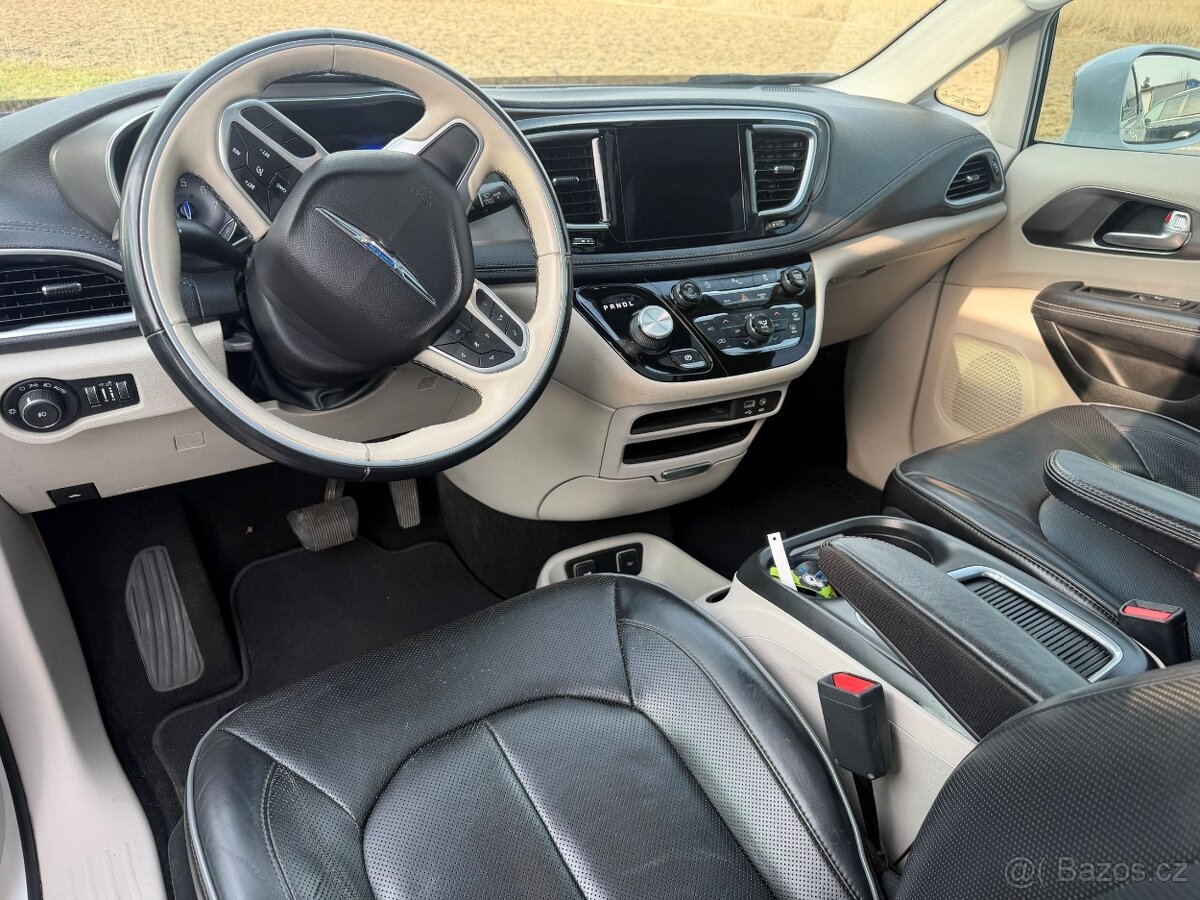 Chrysler Pacifica 3,6 RU Panorama Limited 2018 - 15