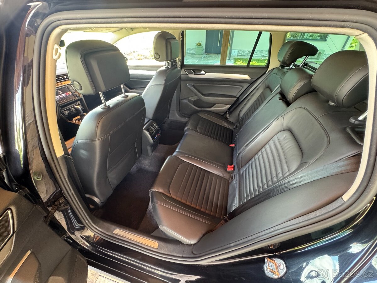 VW Passat R-Line 2.0 BiTDI 176kW 4x4, 2x kola, pano, ACC,DCC - 15