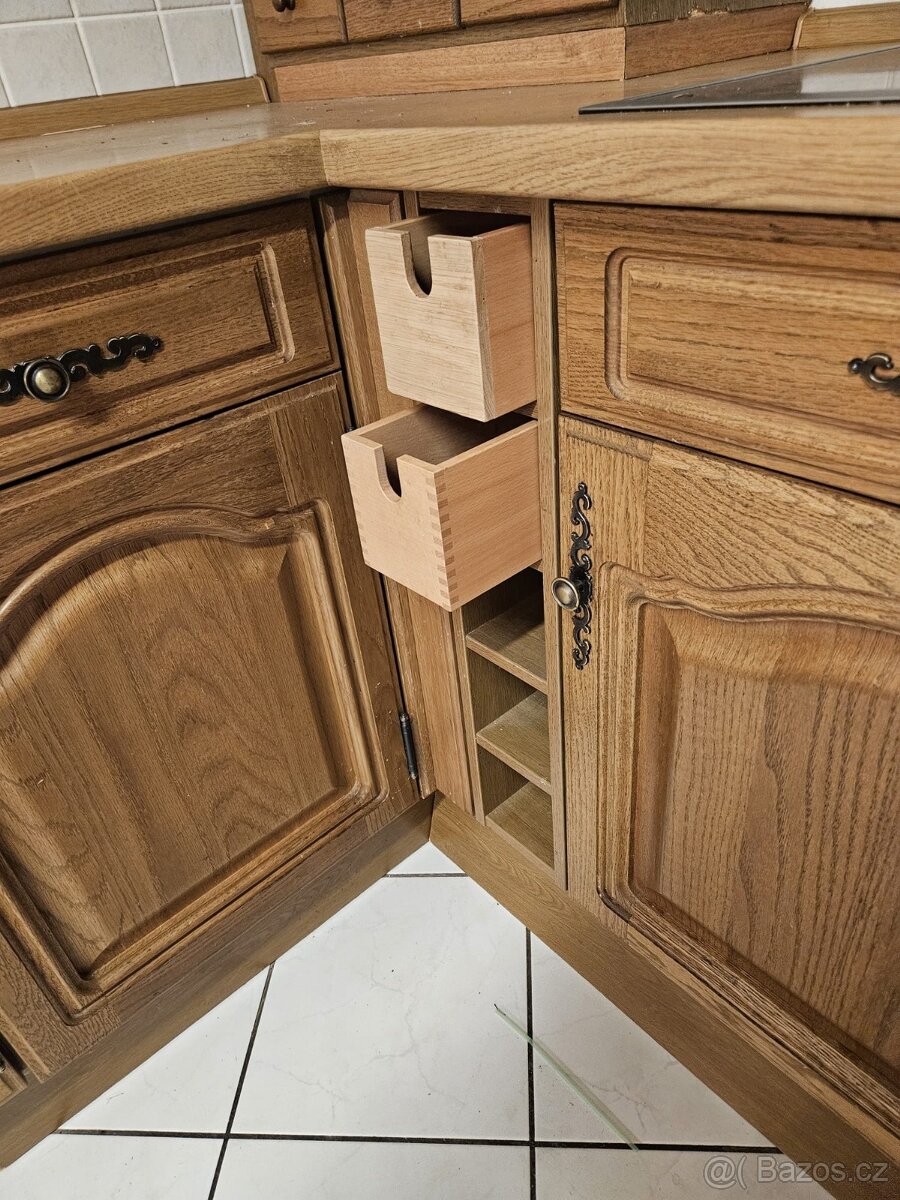 Masivní kuchyňská linka z Německa se spotřebiči - 15
