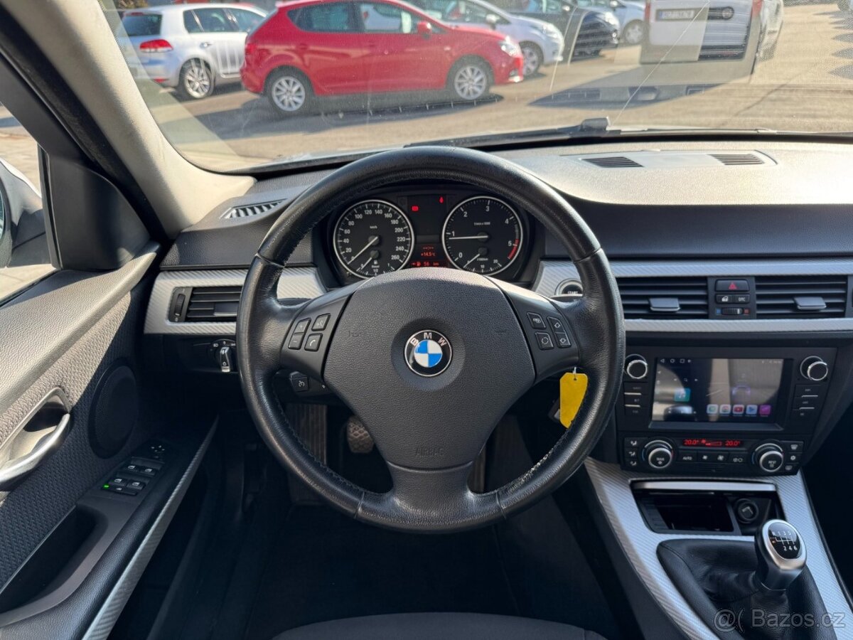 BMW Řada 3 Touring 318d - 15