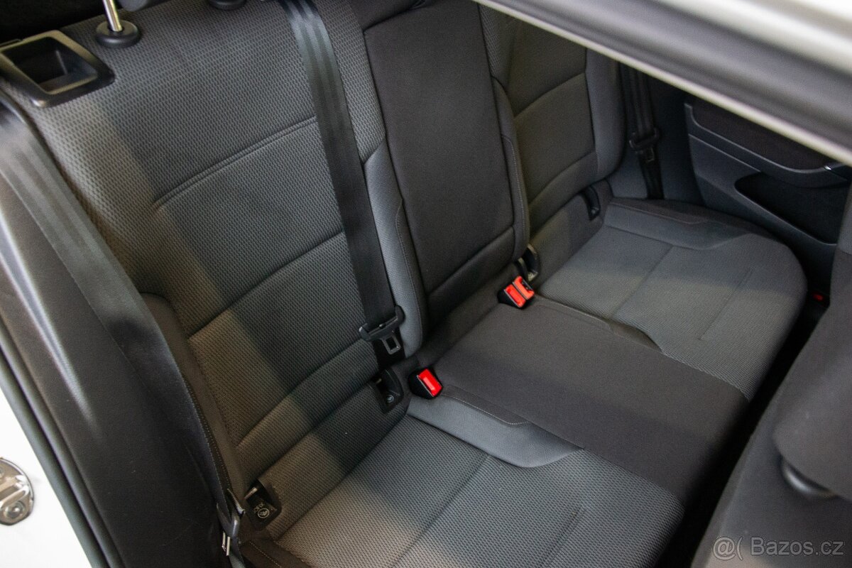 Volkswagen e-Golf - 15