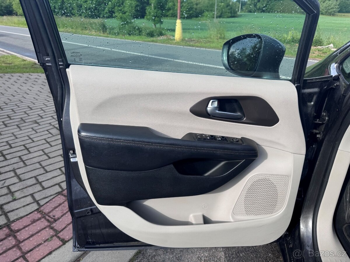 Chrysler Pacifica 3,6 RU Touring L 8 míst 2017 - 15