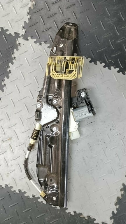 BMW 5 F10 F11 2010 - 2017 predna maska okno sklo okular - 15