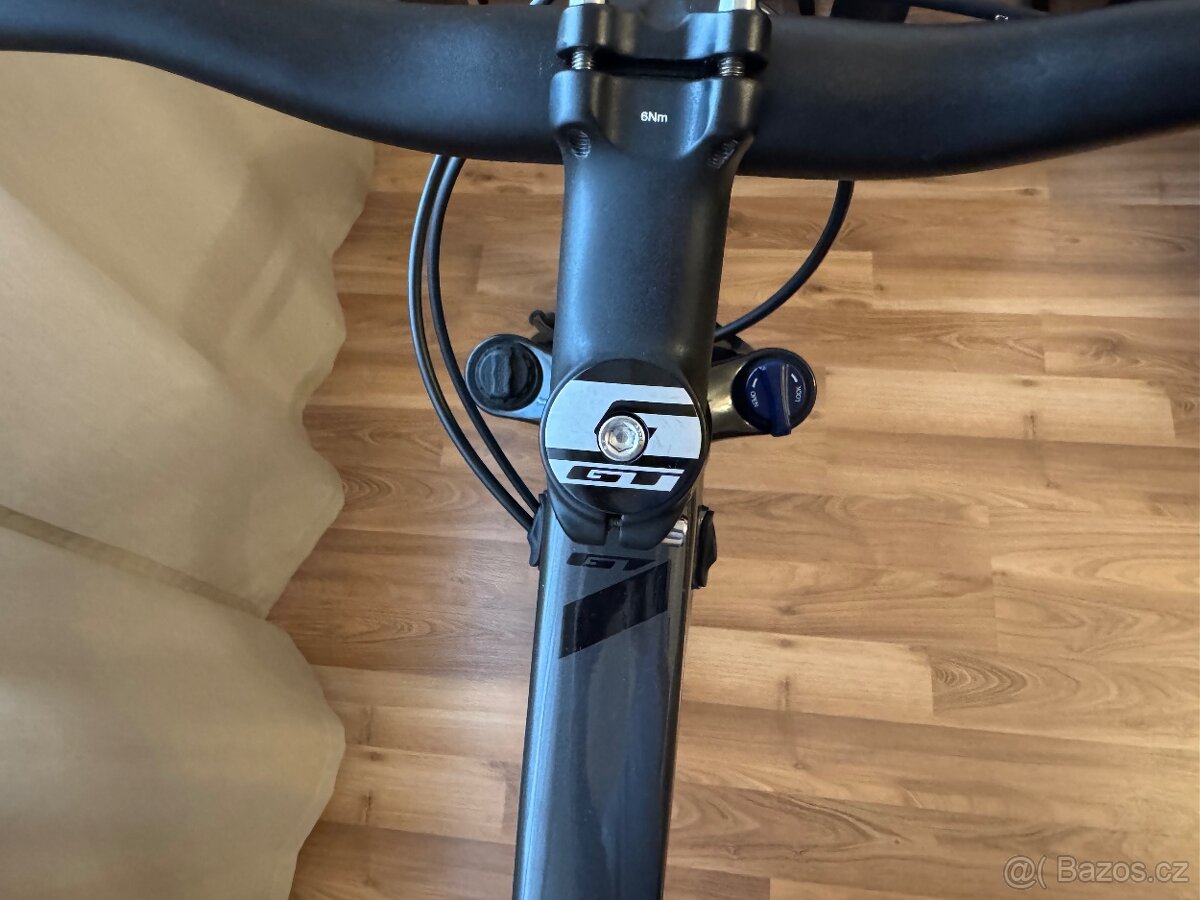 Horské kolo – GT Avalanche 27,5" - 15