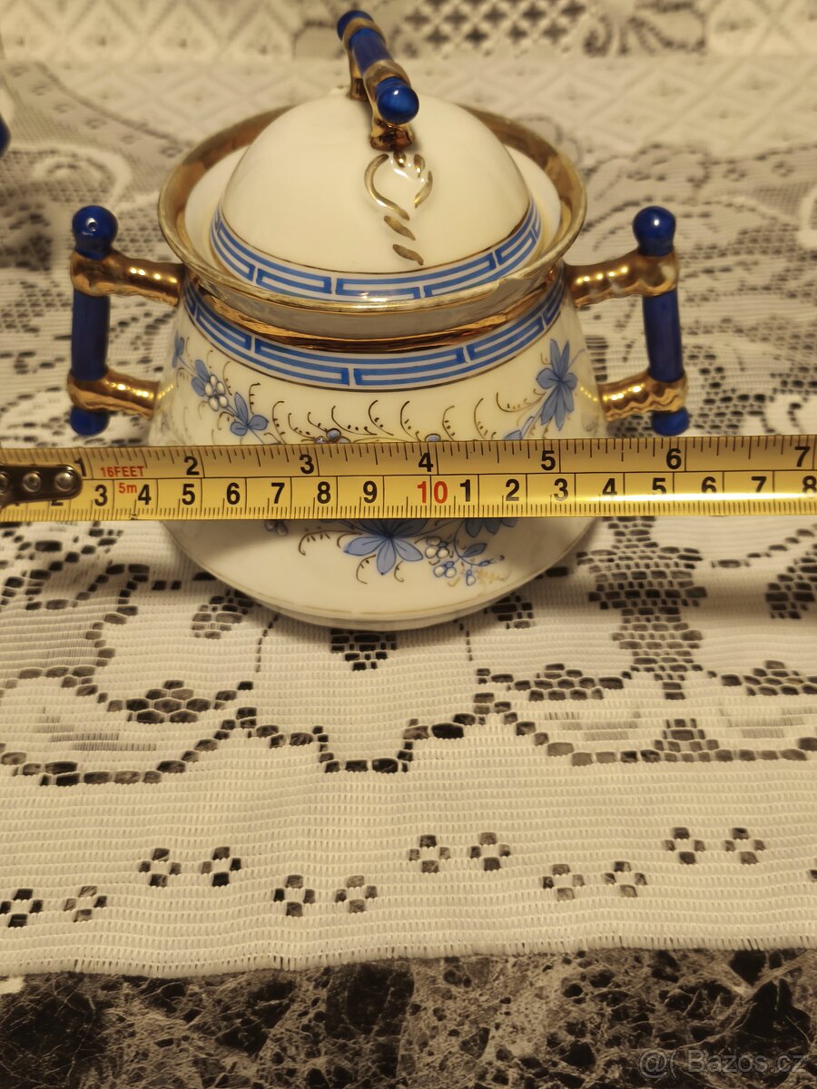 Stará porcelánová konvička. - 15