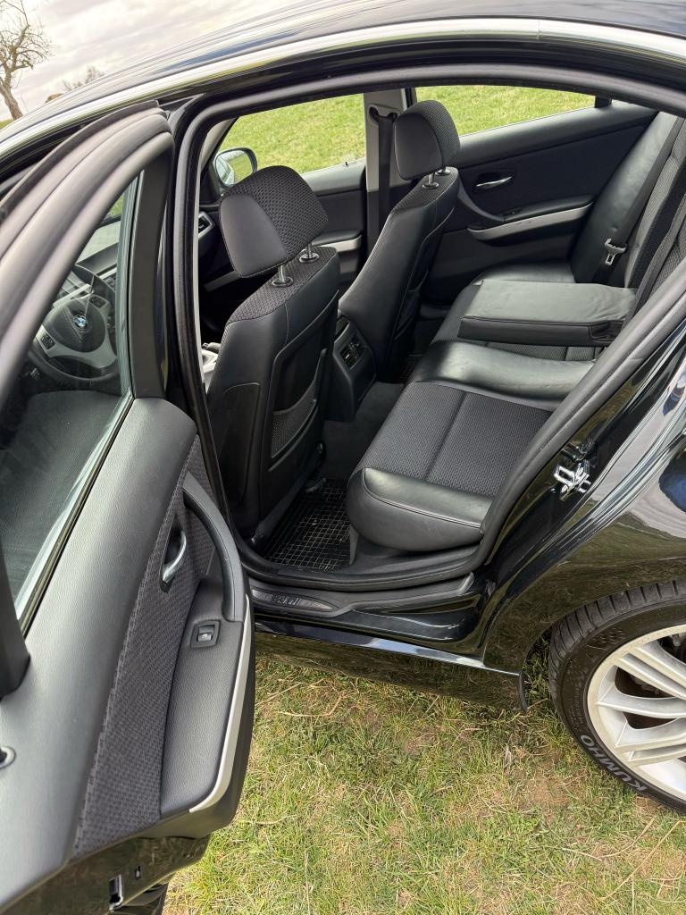 BMW Řada 3, 330i - XENONY - 15