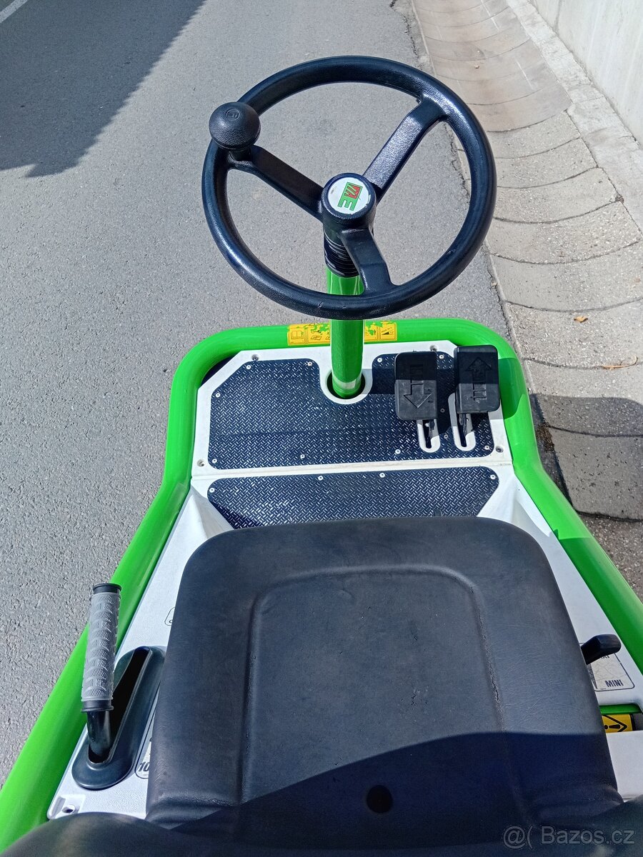 Prodám zahradní traktor Etesia Bahia MHHE Hydro - 15