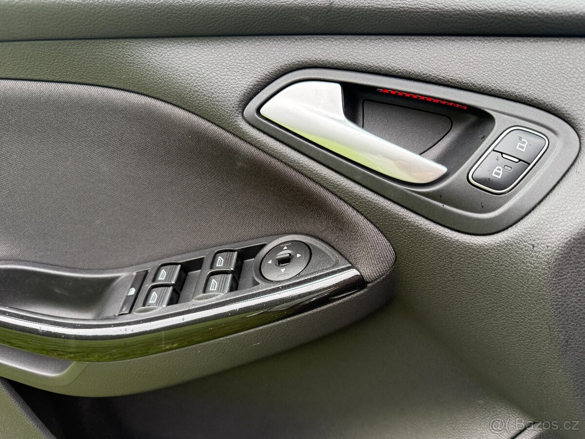 2017 Ford Focus TITANIUM po rozvodech - 15