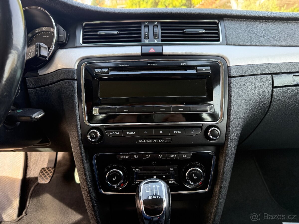 ŠKODA SUPERB KOMBI 2011 2.0TDI AMBITION - 15