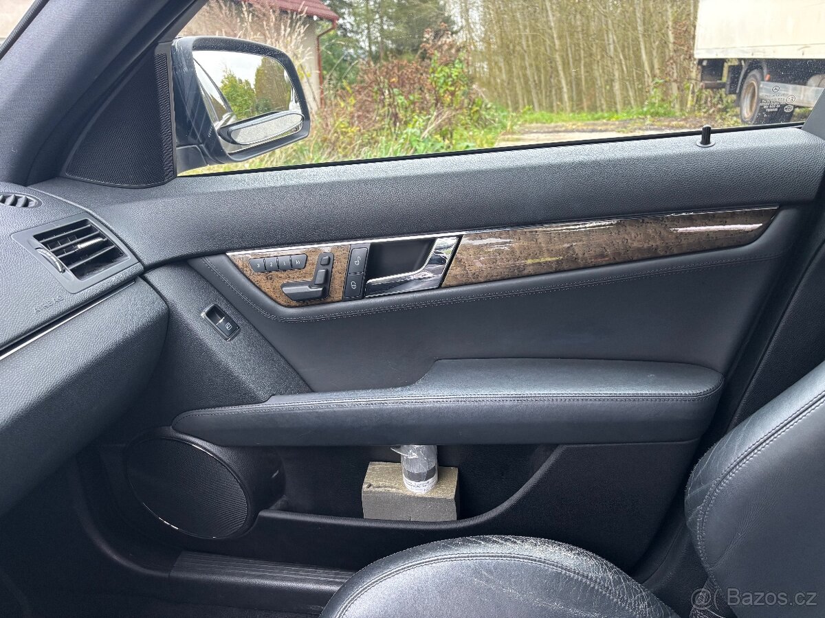 Mercedes Benz C63 AMG - 15