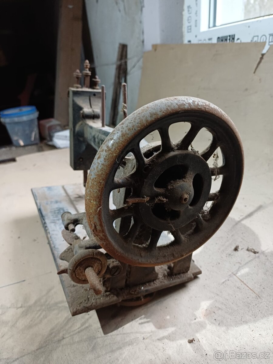 staré šicí stroje k renovaci - 15