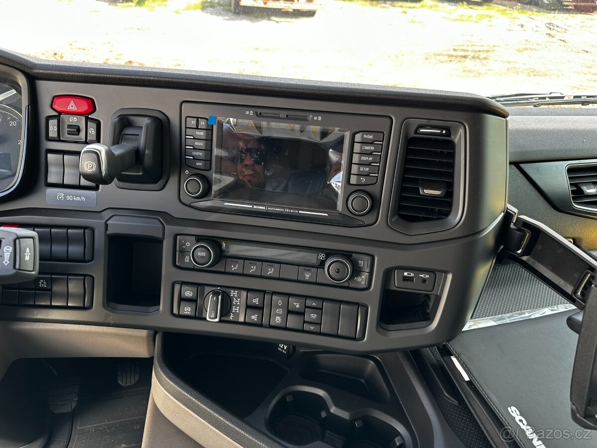 Scania G500XT 6x6 / HYVA TITAN-Naťahovák kontajnerov (NOVÉ) - 15