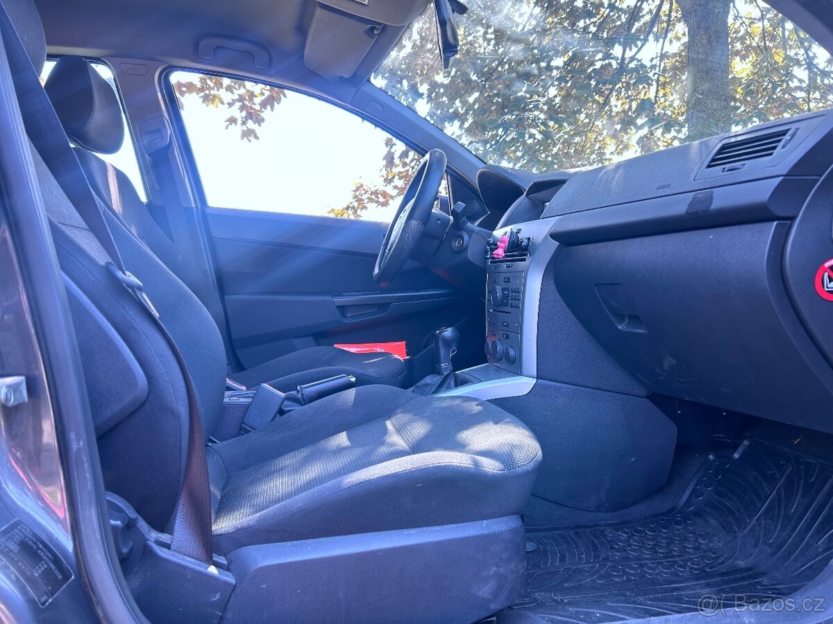 Opel Astra H 1,4 16V, BOURANÉ - náhradní díly - 15