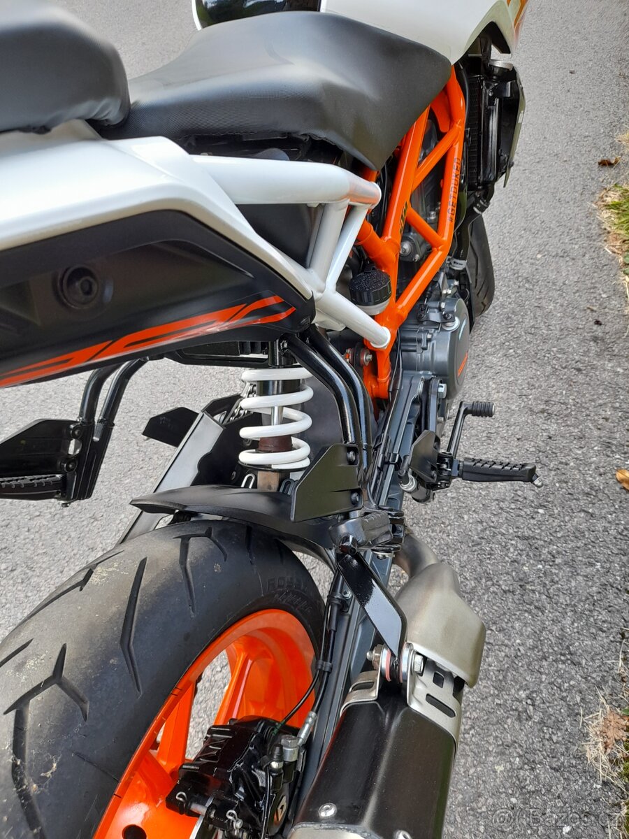 KTM 390 Duke - 15