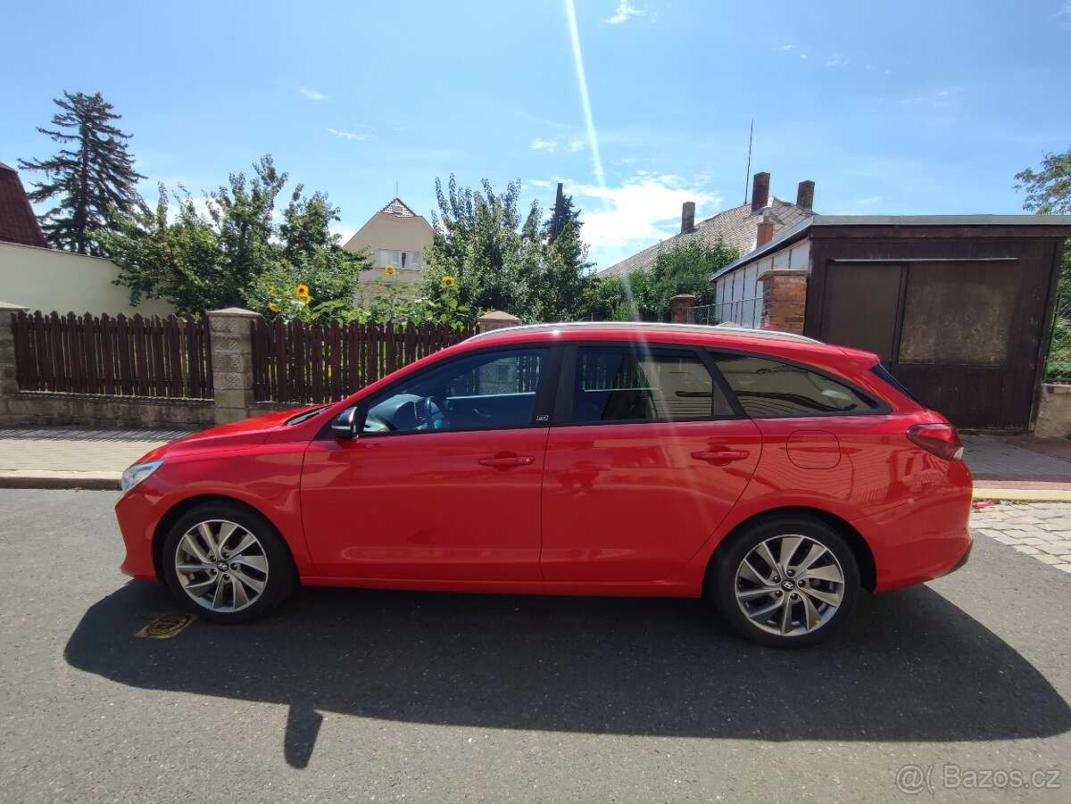 Hyundai i30 1.4 T-gdi 103kw top stav - 15