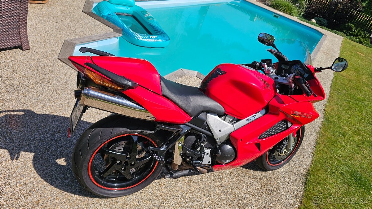 Honda VFR 800 VTEC RC46 - 15