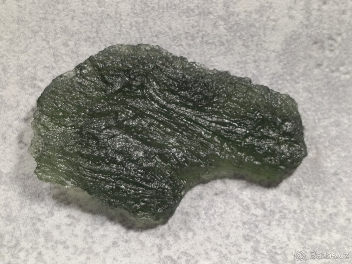 Krásný velký Vltavín z Chlumu, těžký14,36 gramu, ve stojánku - 15