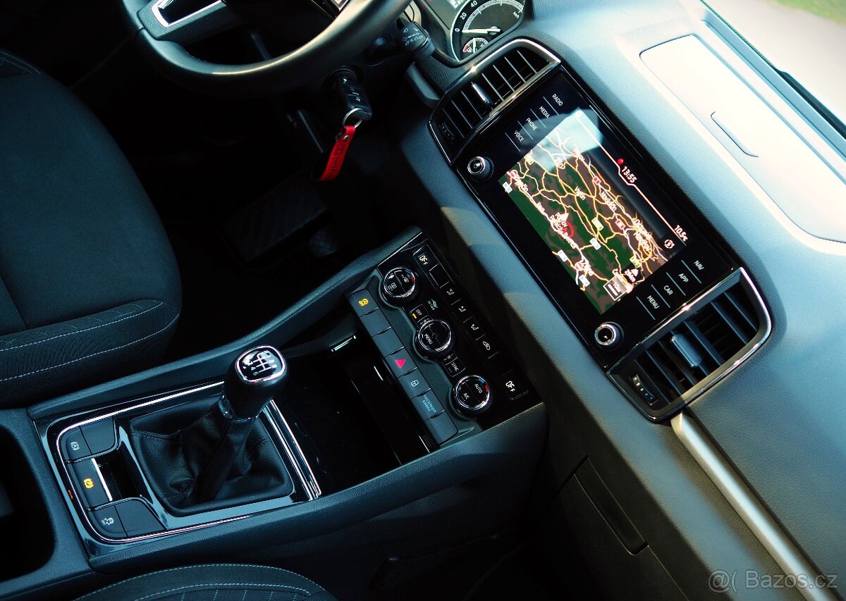 KAROQ 1.6 TDi 4-Valec,Executive,1/2019,Full LED,GPS,FRONT - 15