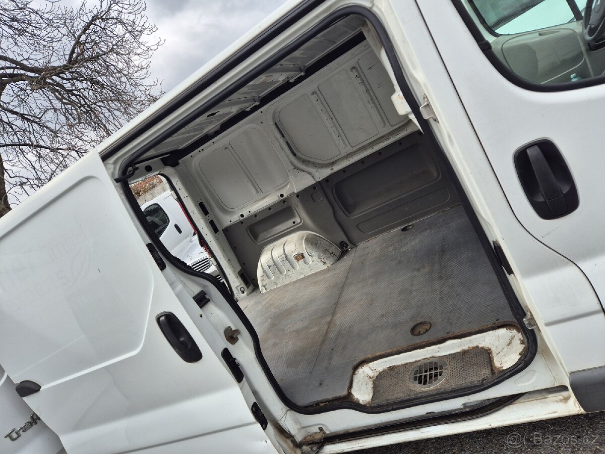 Renault Trafic - 15
