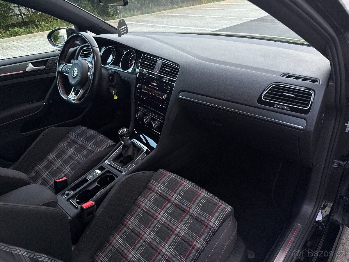 Volkswagen Golf GTI 7 Facelift 2.0 TSI Manuál - 15
