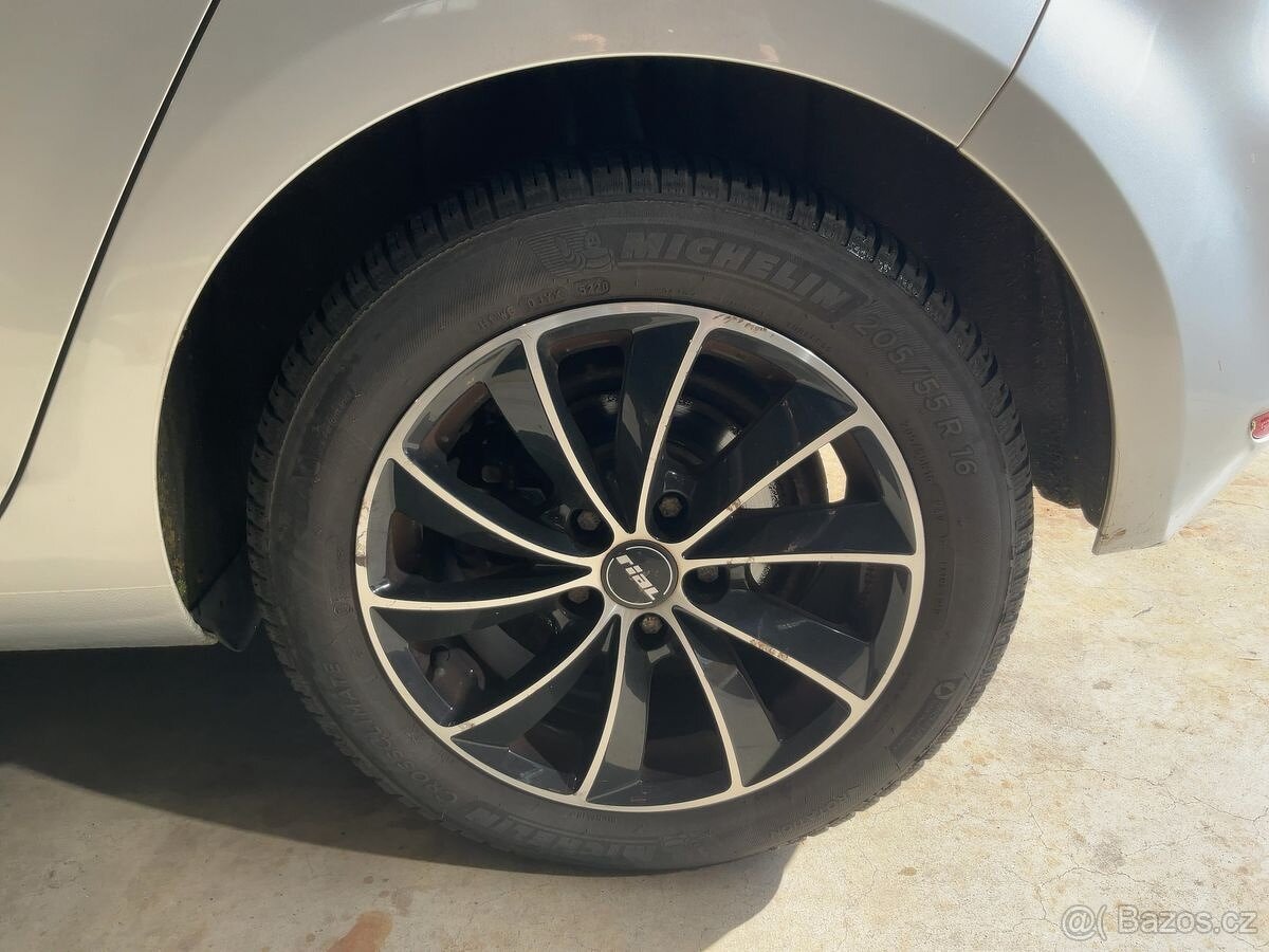 Volkswagen Golf 6 1.4Mpi 59KW COMFORTLINE 132 tis km 7/2009 - 15