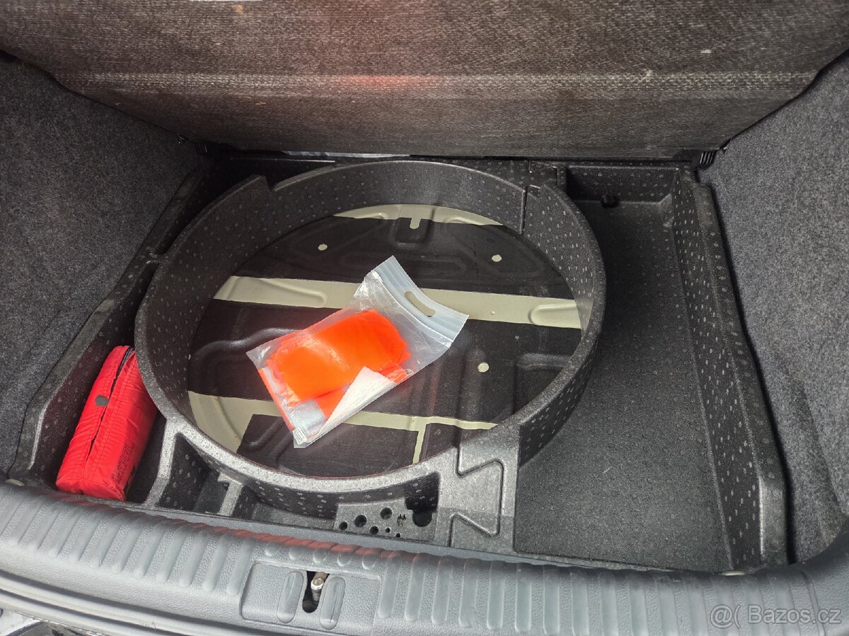 VW Tiguan 2.0TDI DSG 4x4 103kw tažné vyhřívané sedačky - 15