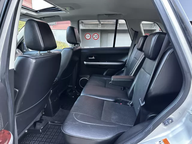 Suzuki Grand Vitara II 2.0i LPG 4x4 Kůže Xenony Tažné Šíbr - 15