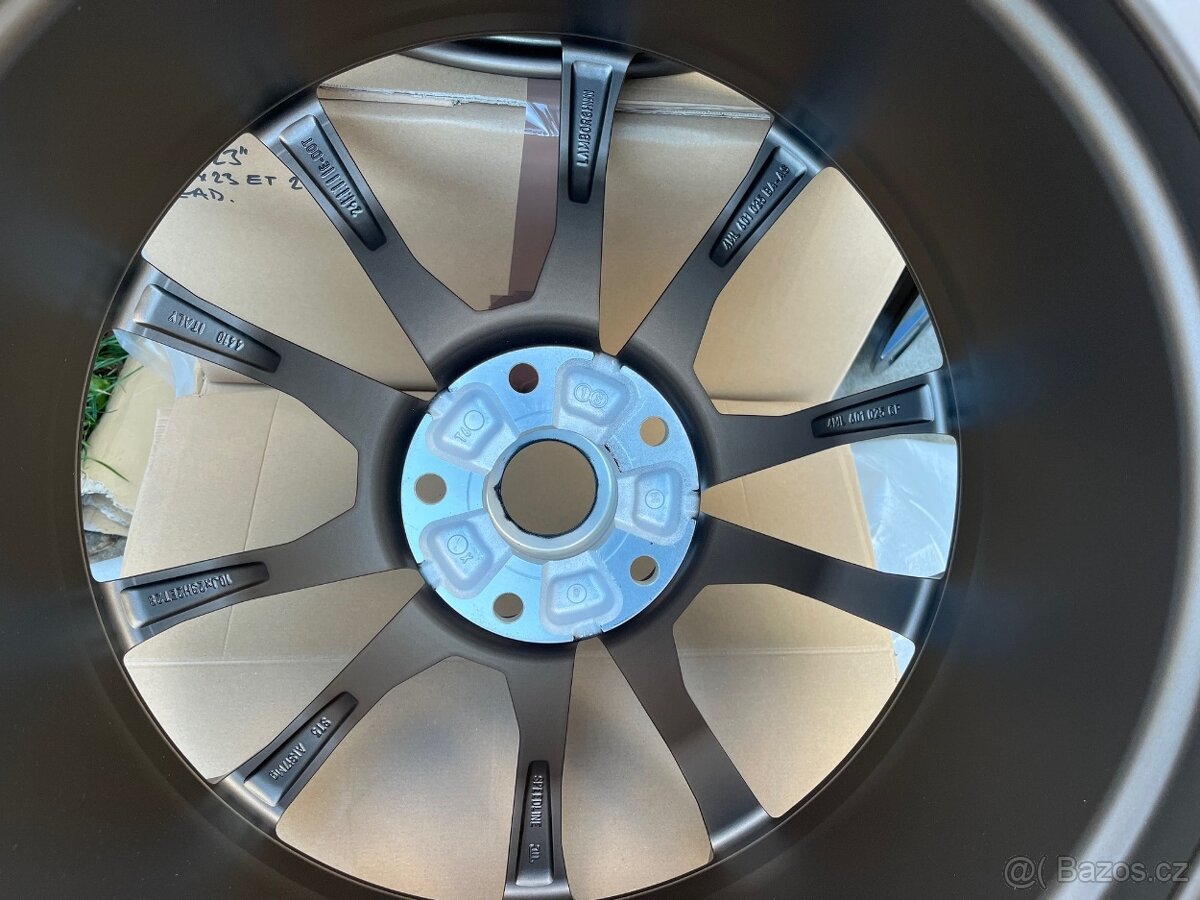 LAMBORGHINI URUS 23" Black, nové, originál - 15