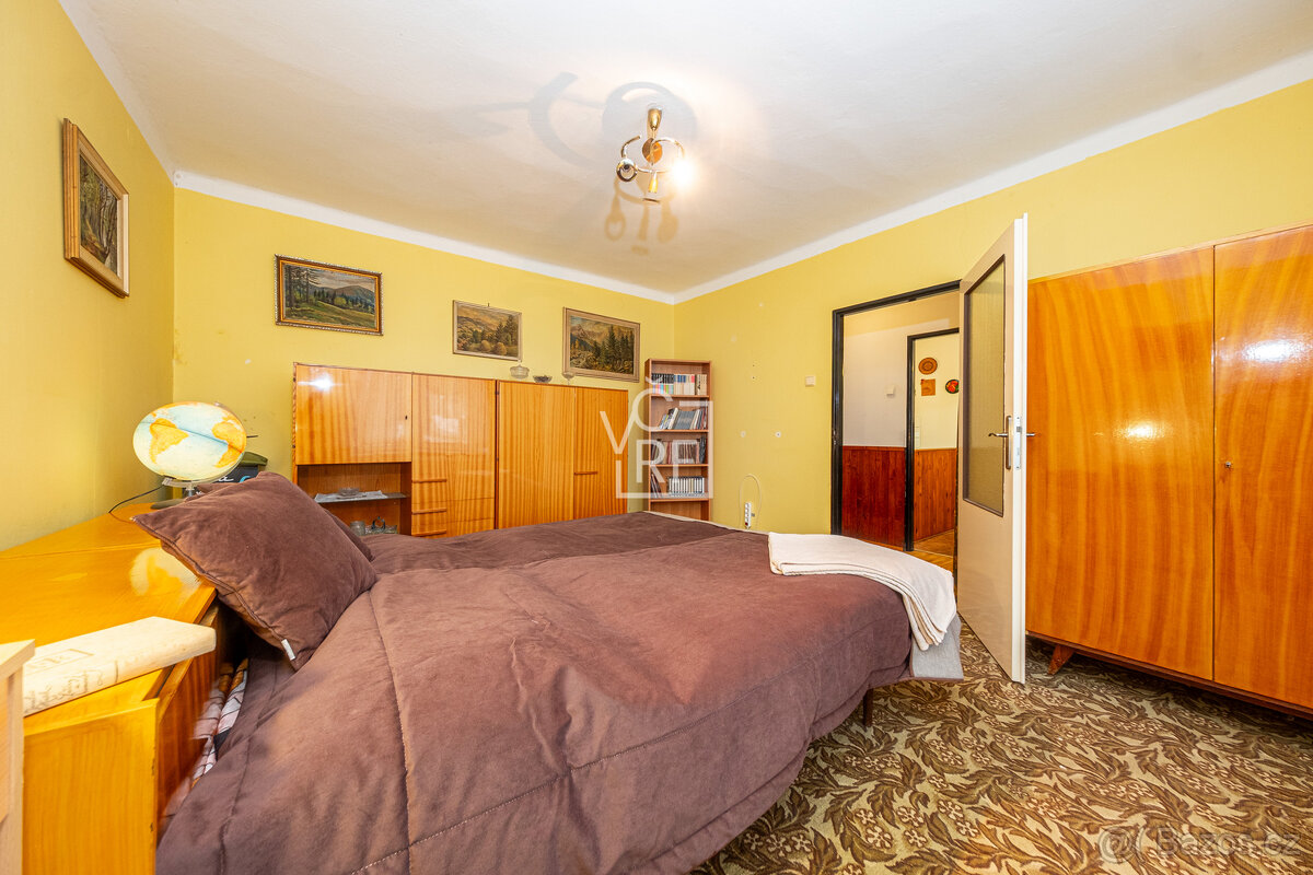 Zachovalý rodinný dům s pozemkem v obci Kořenice u Kolína - 15