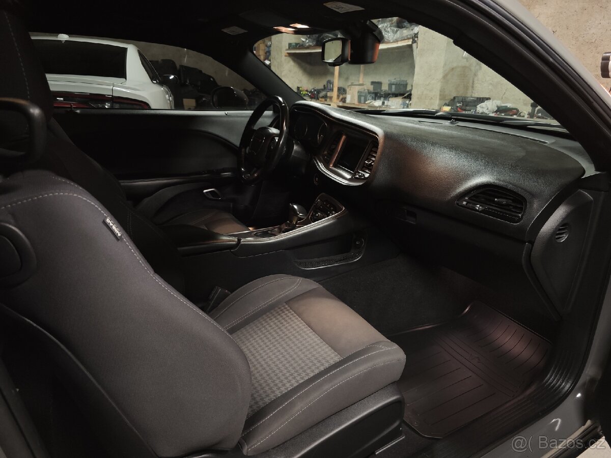 Dodge Challenger - 15