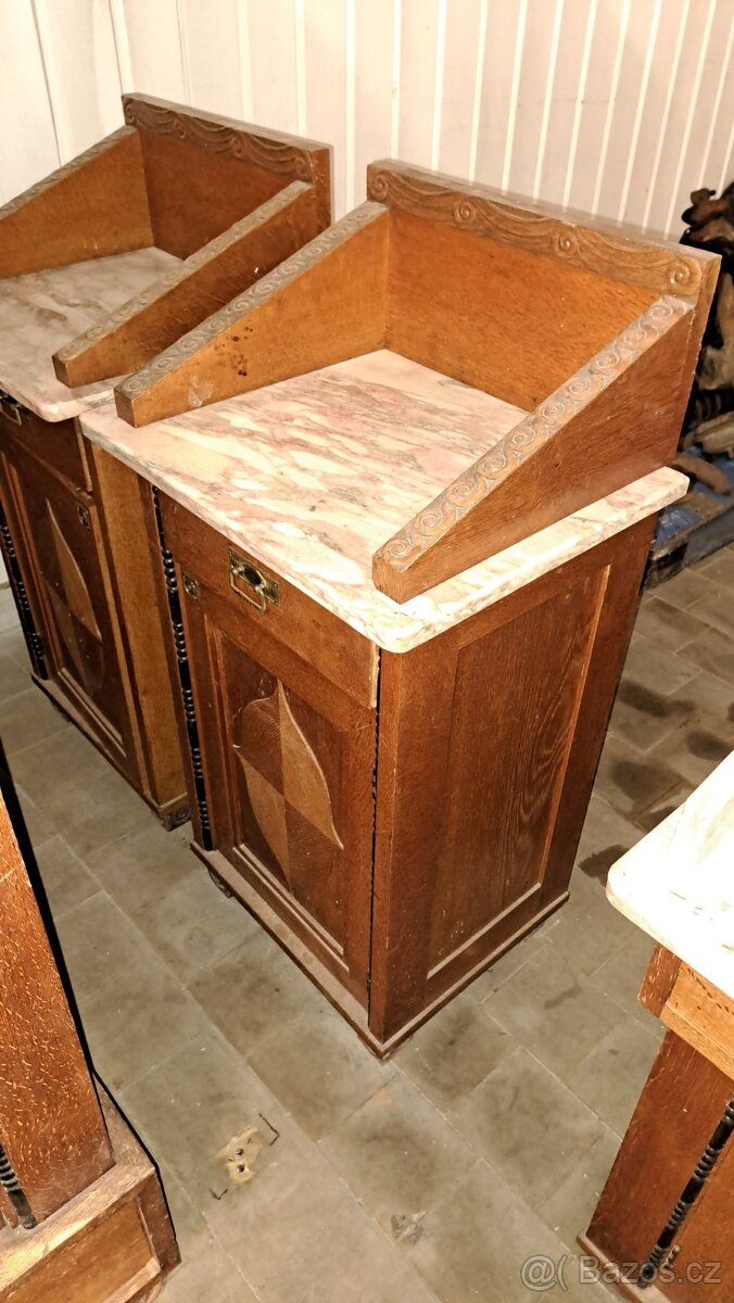 Historický dubový nábytek s rudým mramorem - 15