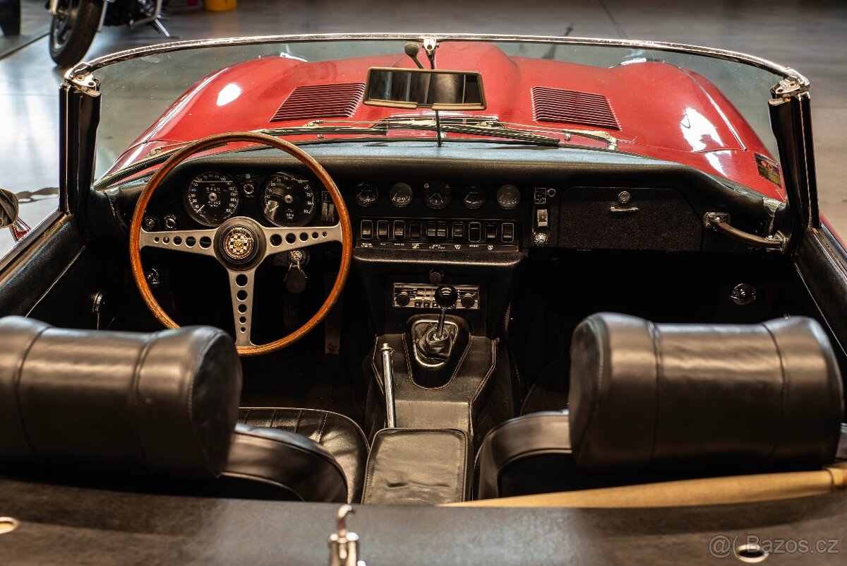 Jaguar E-Type - 15