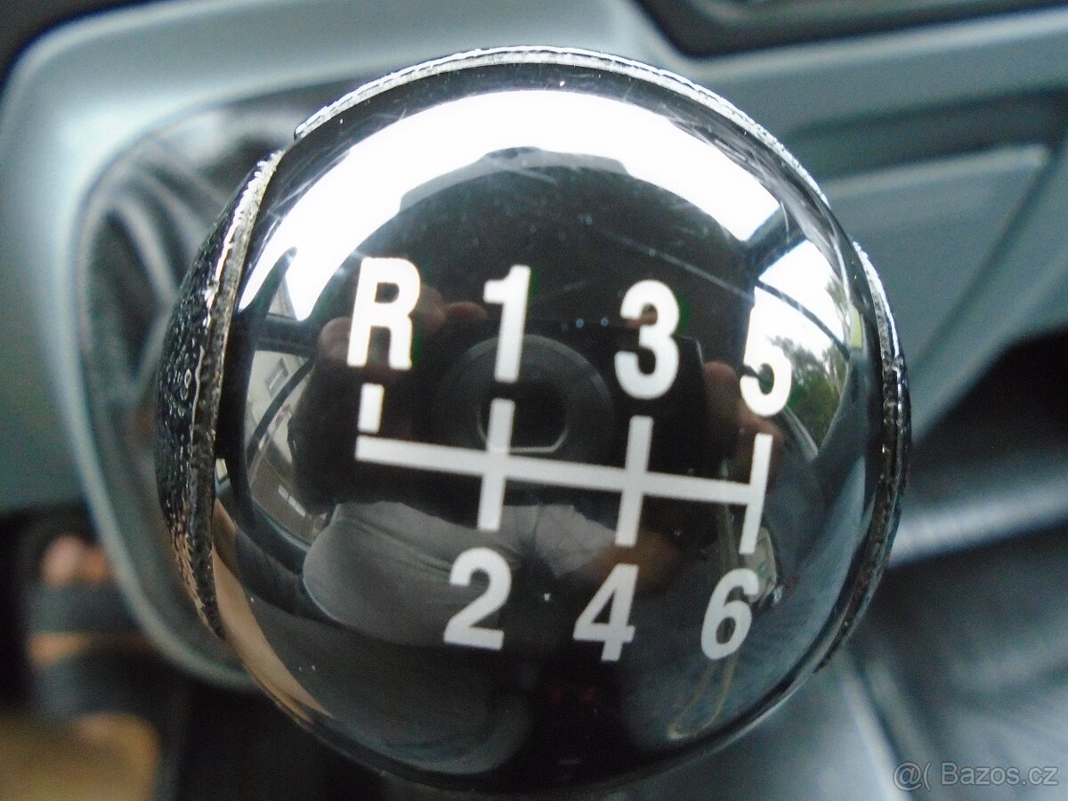 Ford Transit 2.2 TDCi L1H1 6 míst - 15