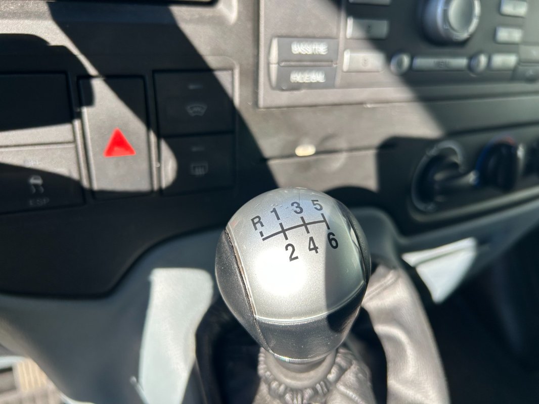 Ford Transit 2.2 TDCI L2H2 9 míst - 15