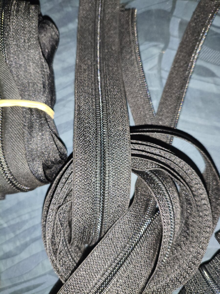 Prodám levně značkové zipy, plastová spirála, stanové - 15