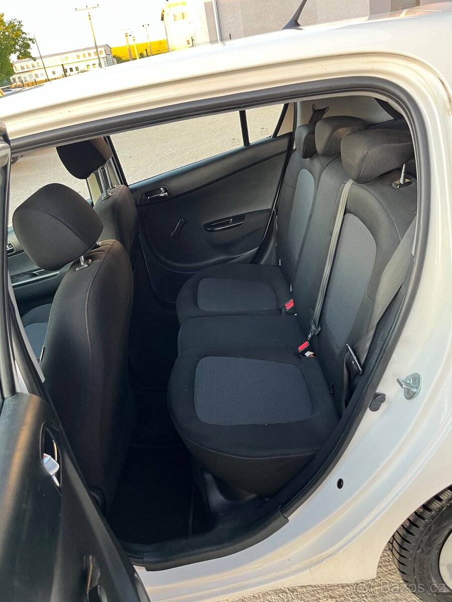 REZERVOVANE Hyundai i20 1.3 Benzin = Navi, r.v 2013, 96623km - 15