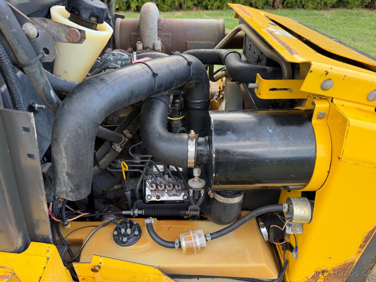 Smykový nakladač New Holland LS170 - 15