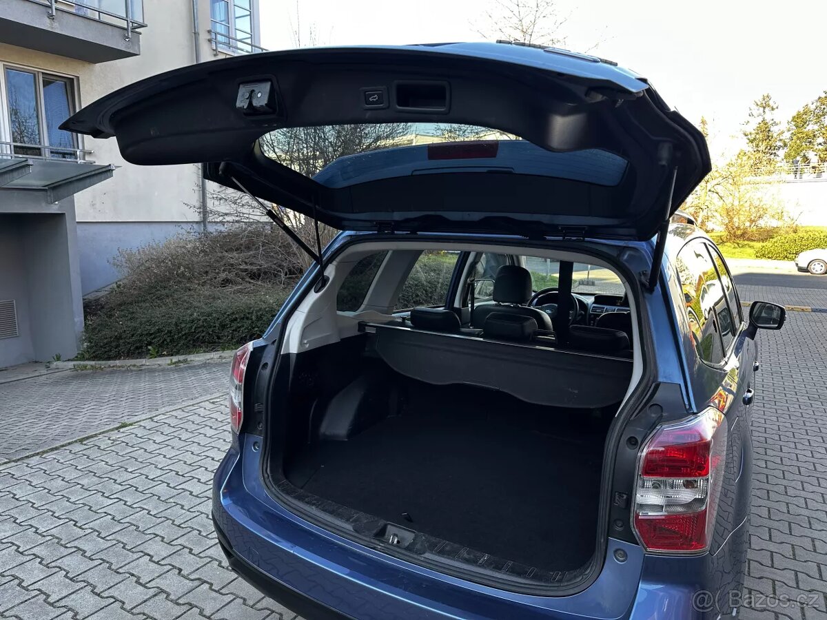 Subaru Forester SJ 2.0 D 4x4 Kůže Navi Xenony Panorama Tažné - 15