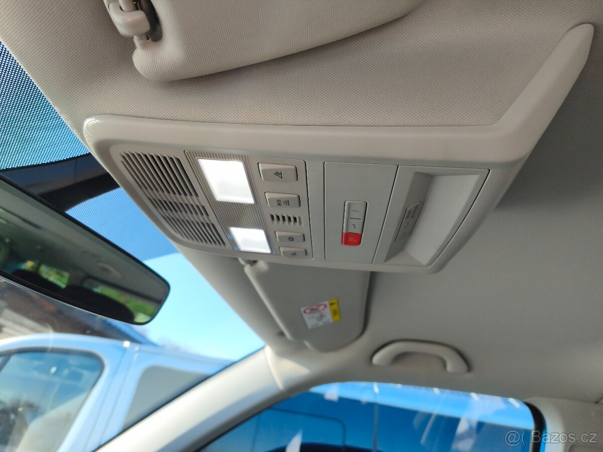 VW Caravelle 2.0 TDI AT ČR záruka - 15