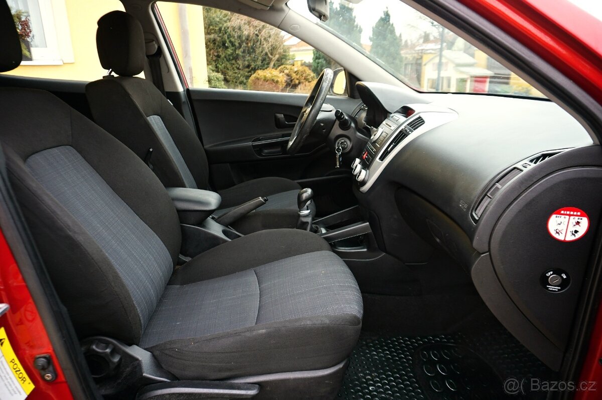 Kia Ceed 1,4 16V 66 kW 2010 HATCHBACK - 15
