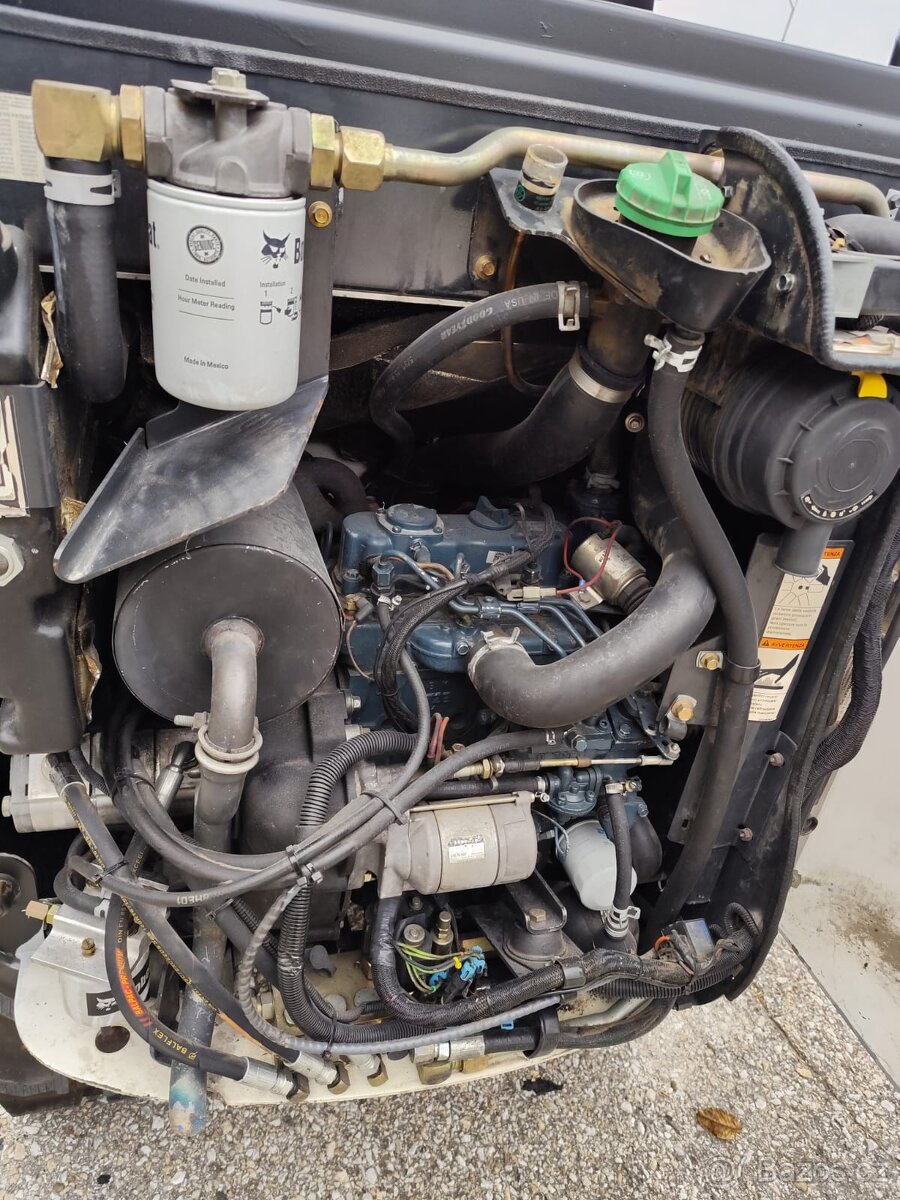 Bagr Bobcat 320. 2x lyžica. - 15