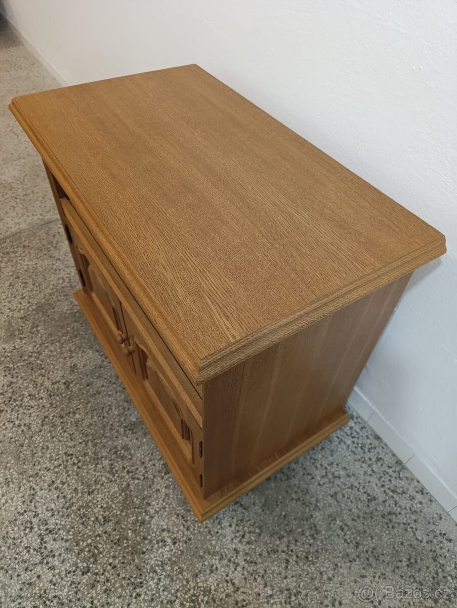 Rustikální komoda z masívu, Nábytek s 6 - 15