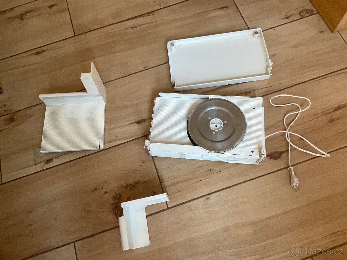 El.kráječ na chléb- Bosch - 15