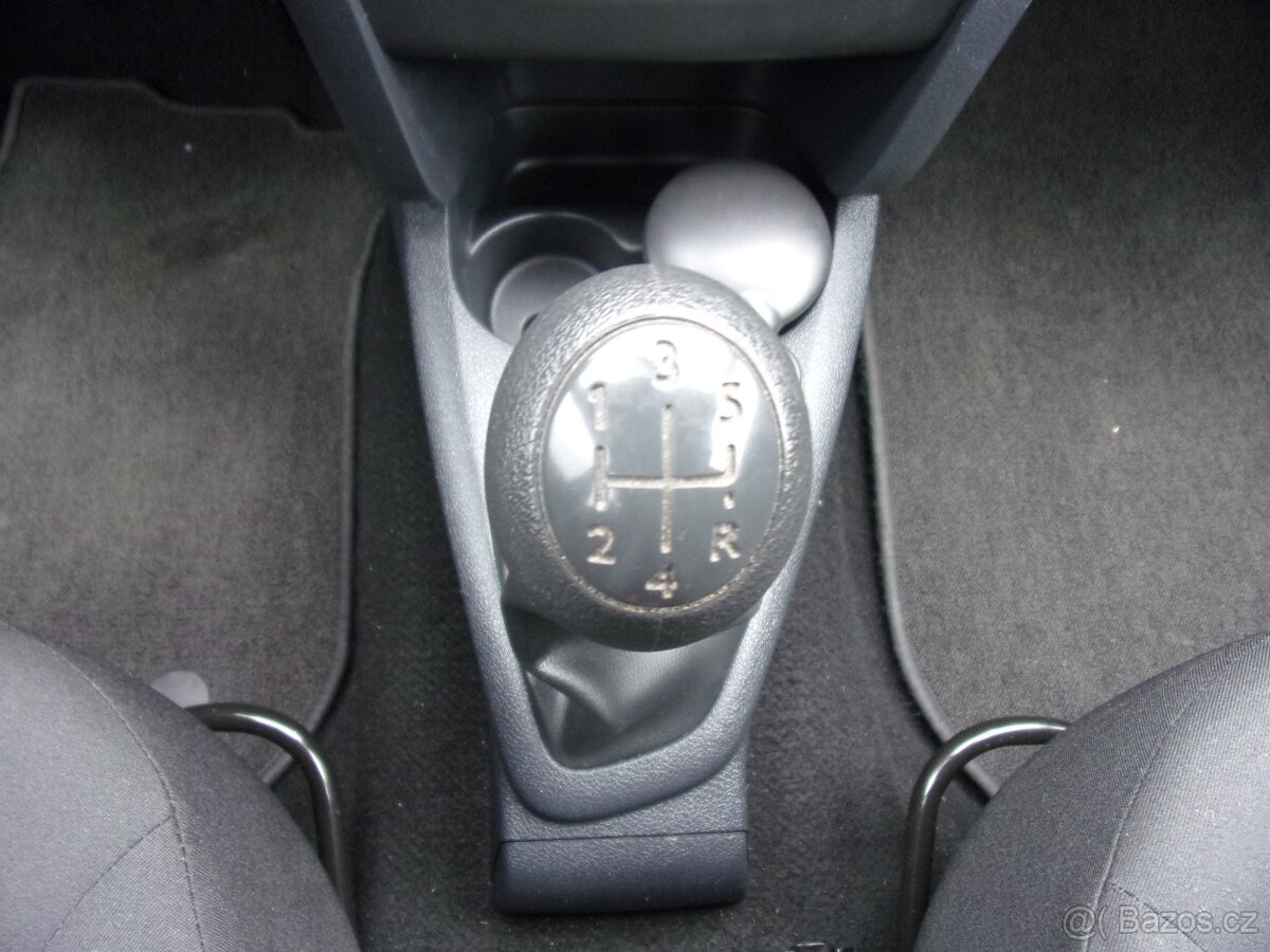 PRODÁM Dacia Sandero 1.2i - 15