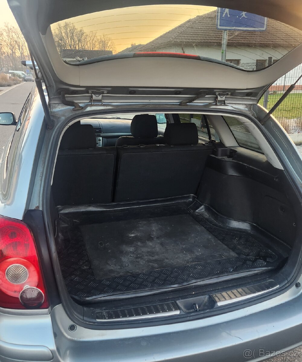 Toyota Avensis 2.2D Top Stav - 15
