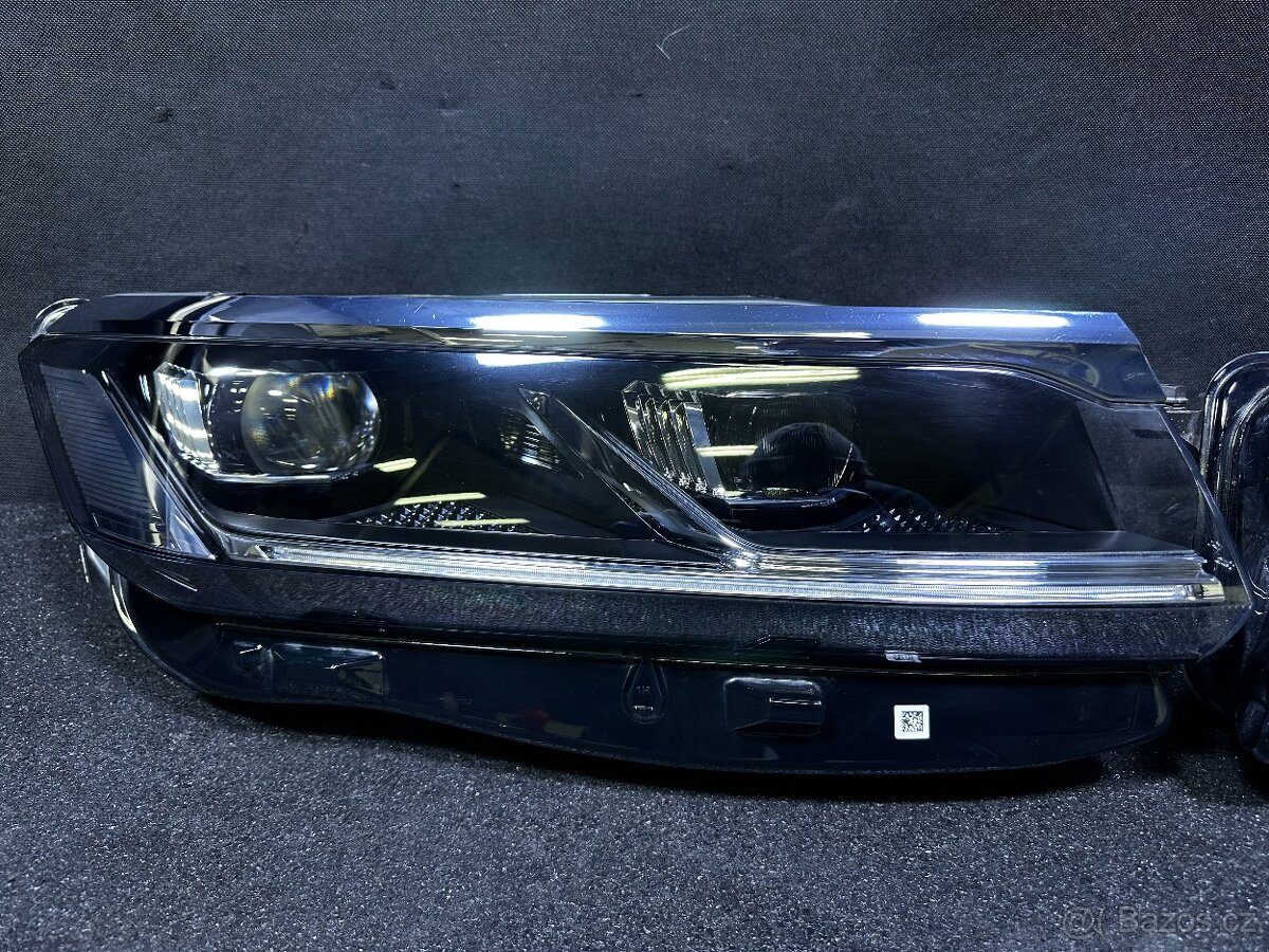 VW Touareg III 3 Predni svetla FULL Led Kapota - 15