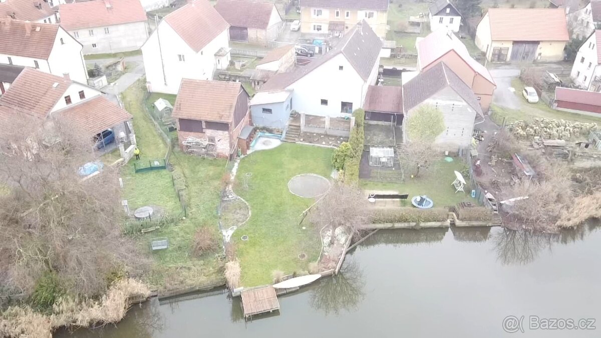 Prodej domu v obci Holany přímo u vody - 15