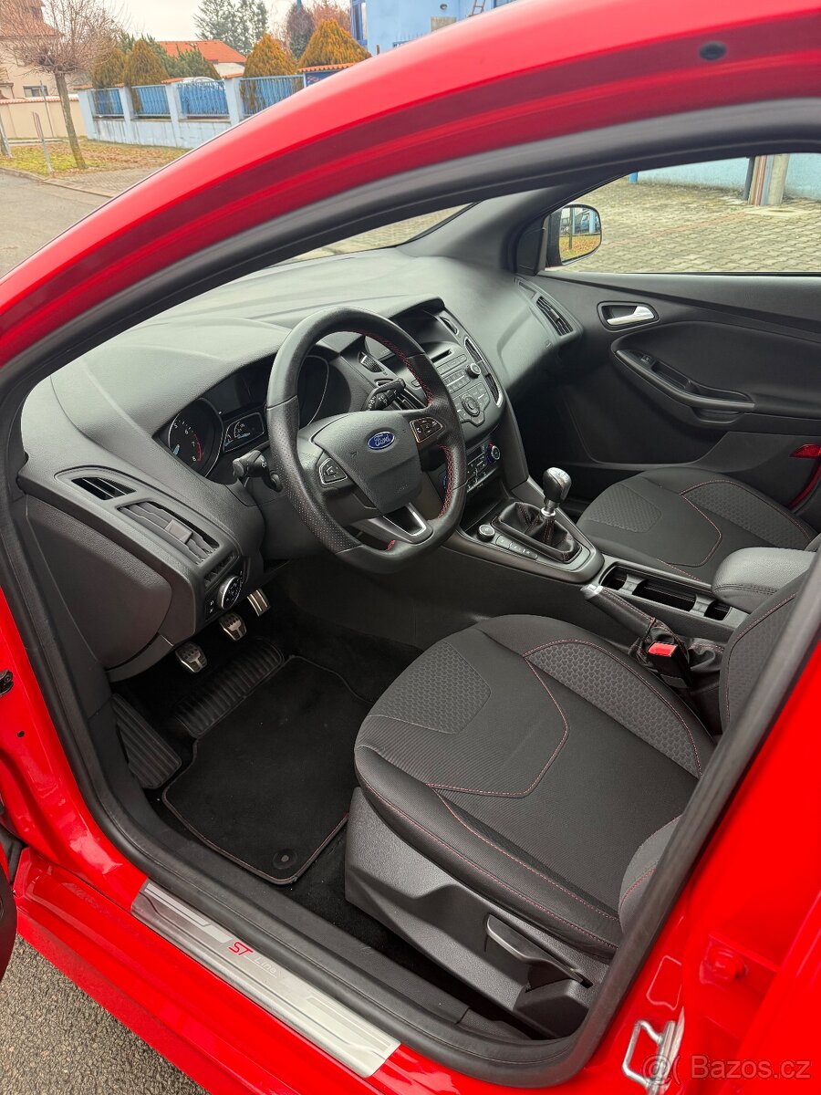 Ford Focus ST-Line Red&Black Edition - 15